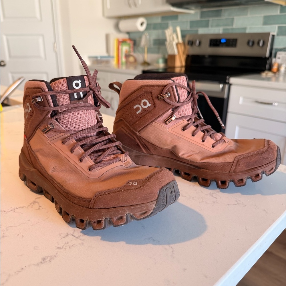 On Running Brown/Pink Trail Running Boots